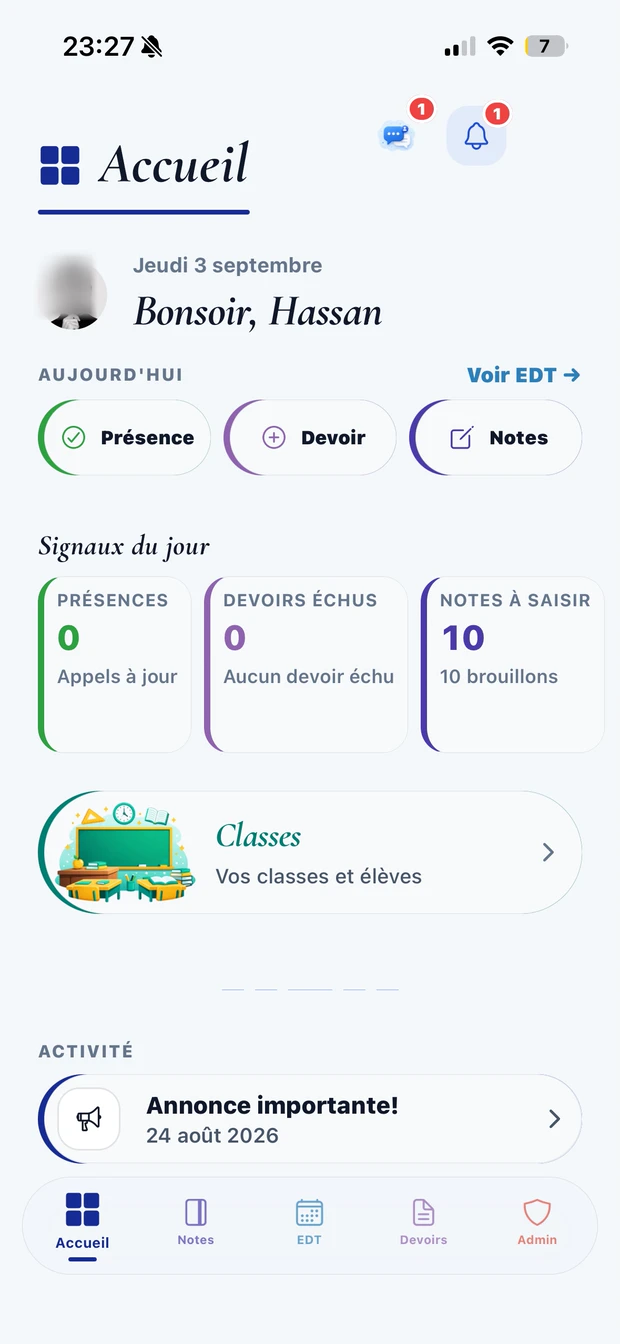 Écran enseignant de l'application Talibi : présences, devoirs, notes à saisir.